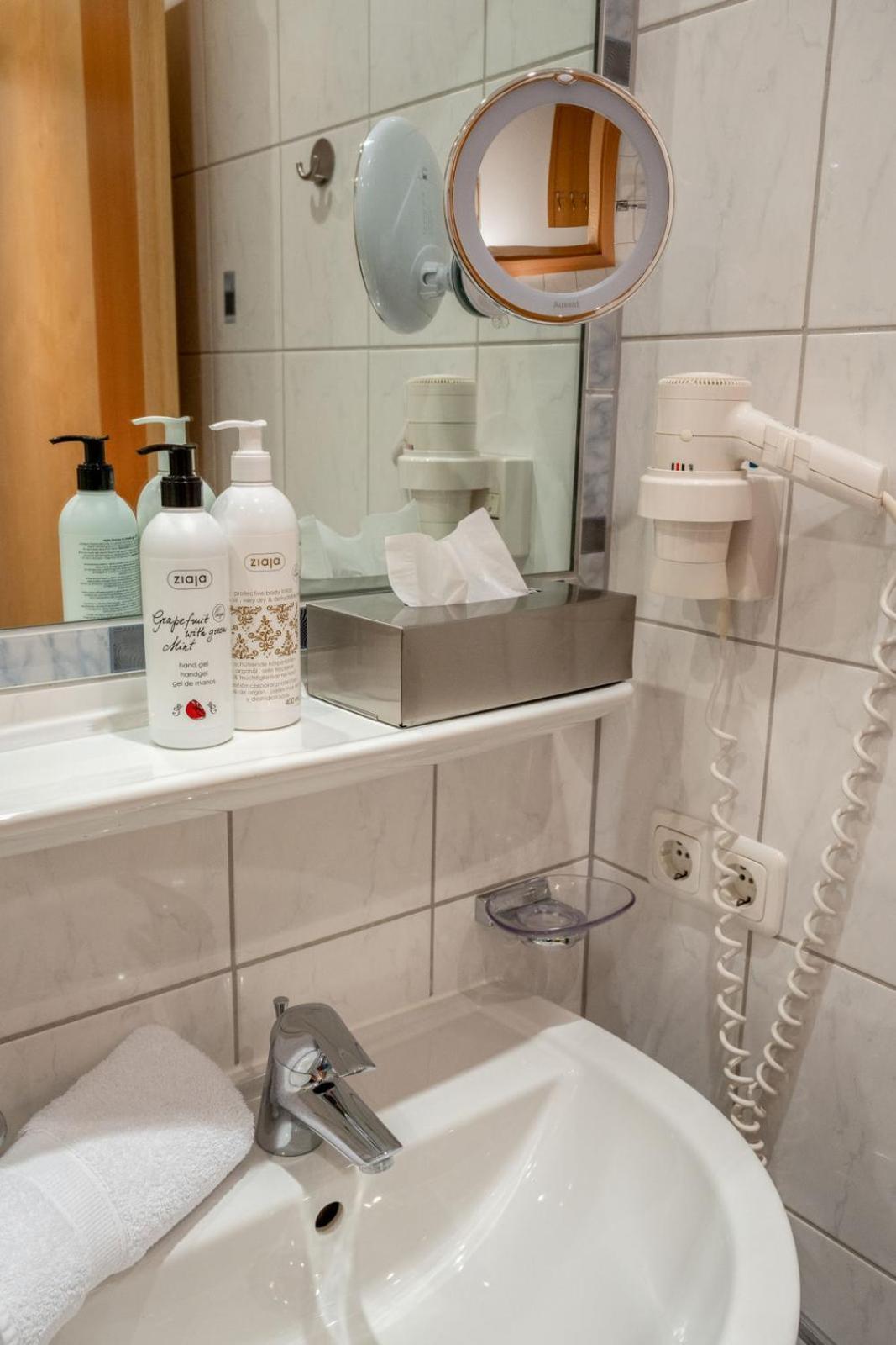Haus Waldhof Hotel Ischgl Room photo