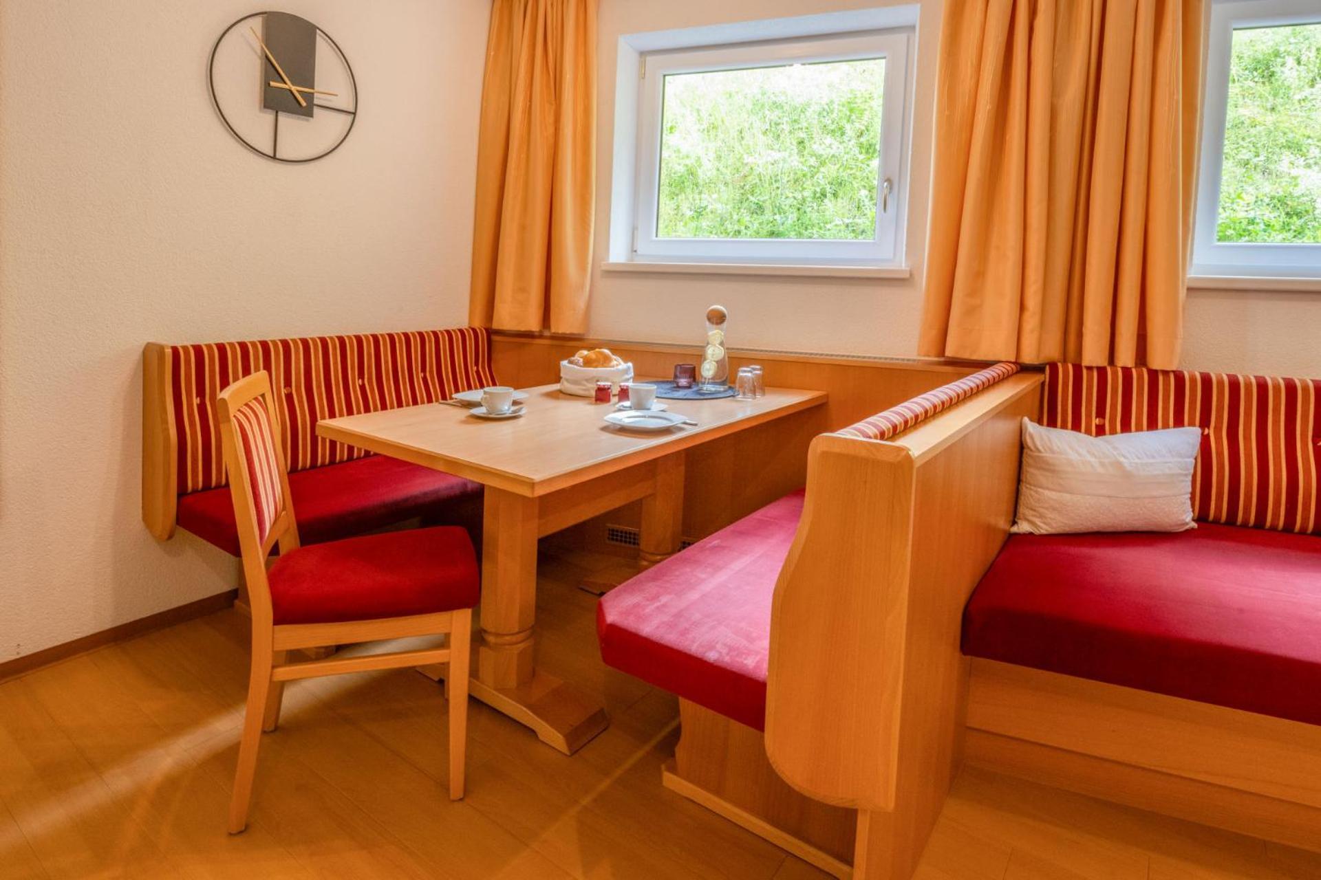Haus Waldhof Hotel Ischgl Exterior photo